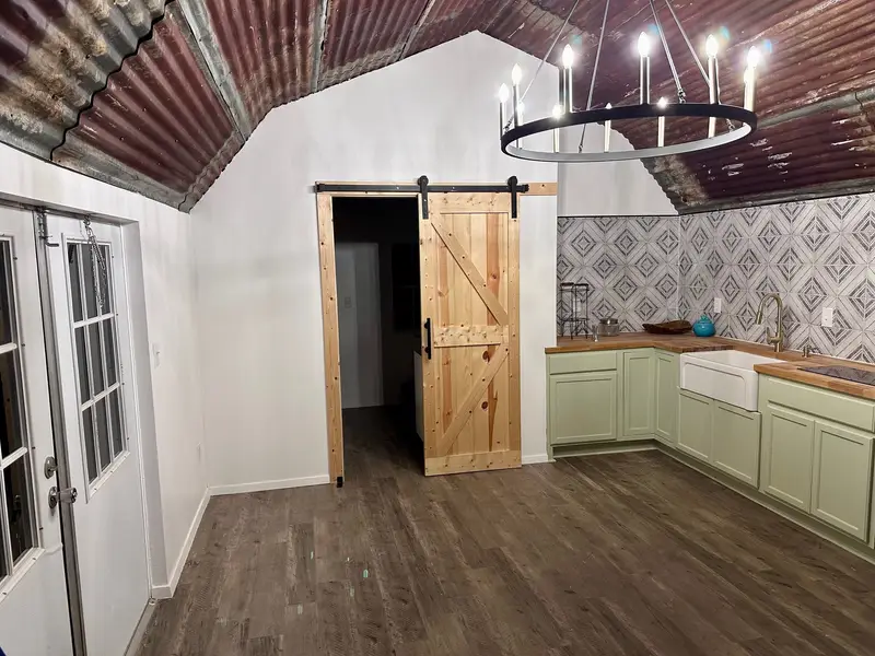 Remodeled 420 sq. ft. Tiny Home photo 3