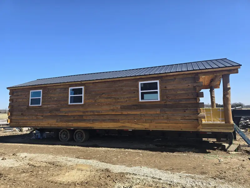 Real log cabin photo 2