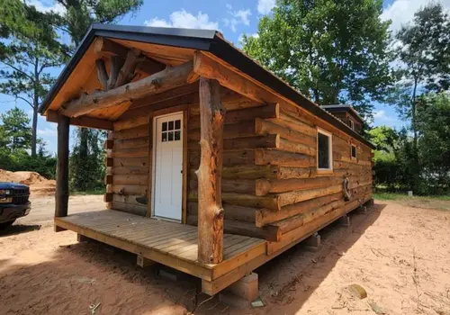 Real log cabin detail photo 4