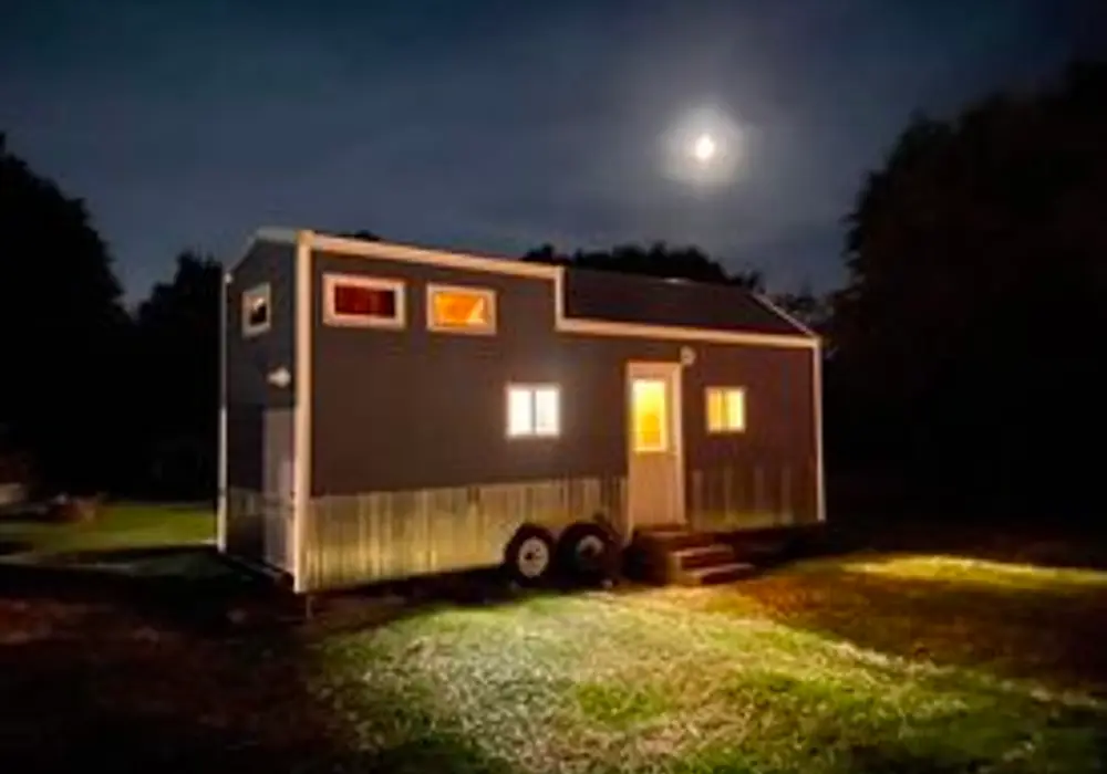 Professionally Built 26 ft Spacious Tiny House image 1