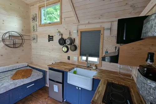 Tiny Home for Travel or Staying Put - Tiny House 128 sqft in San Antonio, Texas