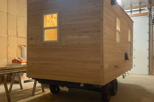 Luxury Tiny Home  in Lee, Maine - 1 bedroom Tiny House 145 sqft in Lee, Maine