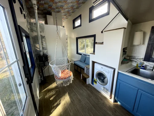 31' Tiny House, 3 bed, 1 bath image 4
