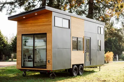 2024 Lux Tiny Home - 2 bedroom Tiny House 304 sqft in Orchards, Washington