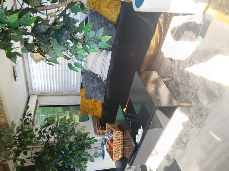 280sq Live in it ,Rent it or Travel in style... 1990s Fully furnished. With essentials — 1 bedroom Tiny House Trailer — 98 sqft for sale in Tulsa, Oklahoma