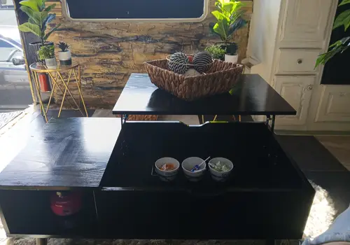 280sq Live in it ,Rent it or Travel in style... 1990s Fully furnished. With essentials image 4