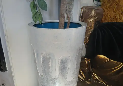 280sq Live in it ,Rent it or Travel in style... 1990s Fully furnished. With essentials image 5