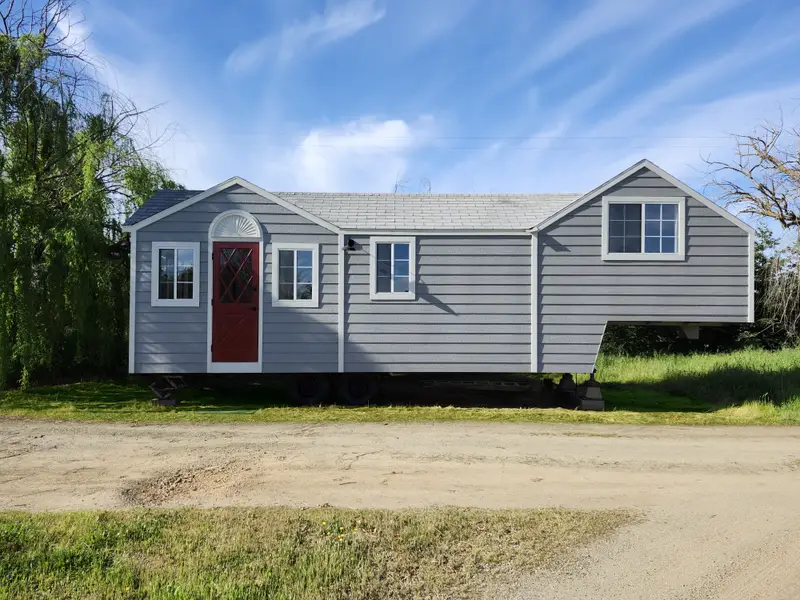 Tiny Home Cottage - 331 square ft — 1 bedroom Tiny House — 1053 sqft for sale in Wilton, California
