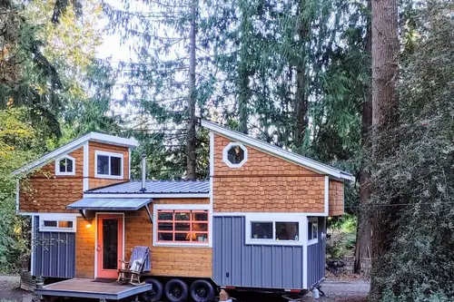 Gorgeous Craftsman Tiny House with Pop-Up Roofs! - 2 bedroom Tiny House 400 sqft in Bonney Lake, Washington