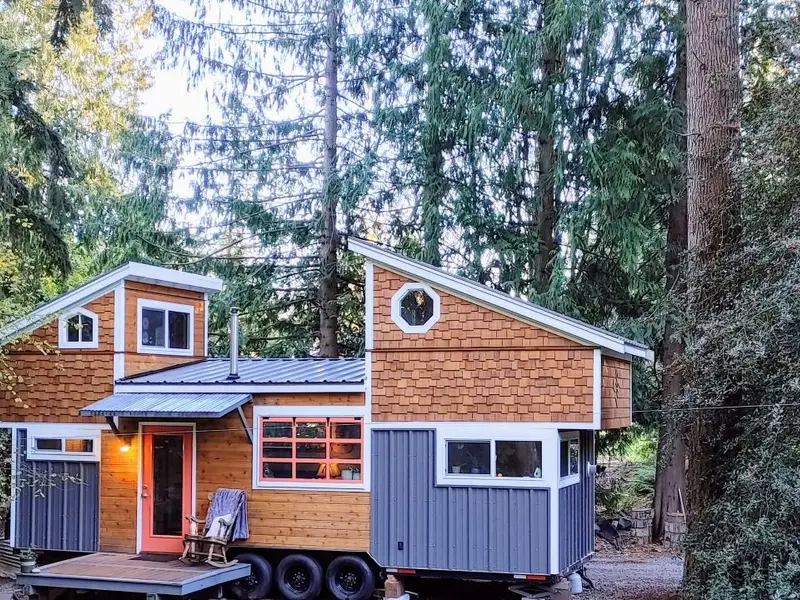 Gorgeous Craftsman Tiny House with Pop-Up Roofs! — 2 bedroom Tiny House — 400 sqft for sale in Bonney Lake, Washington