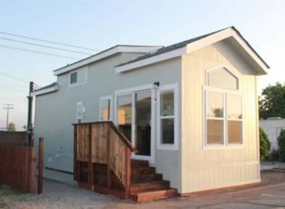 Beautiful 1 Bd+Loft - Full bath Park Model Home image 1