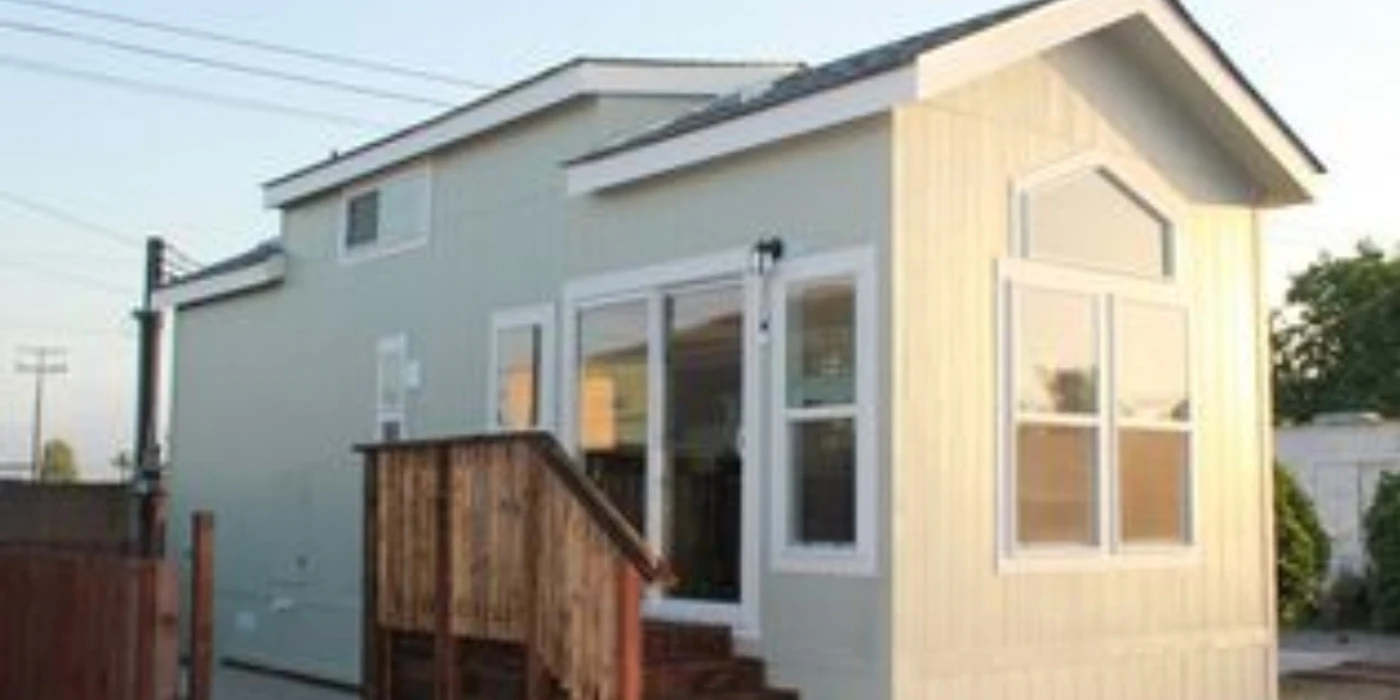 RVs & Park Models: Finding Your Perfect Alternative Home hero image