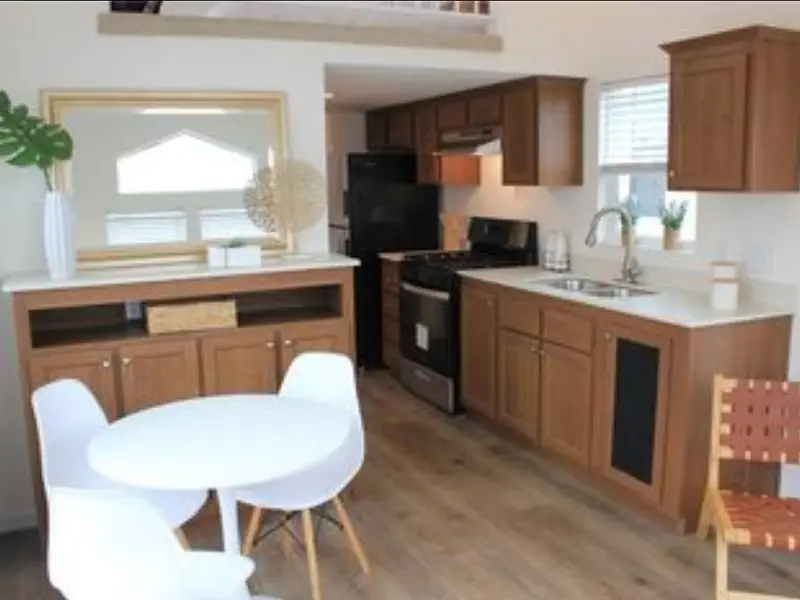 Beautiful 1 Bd+Loft - Full bath Park Model Home photo 3