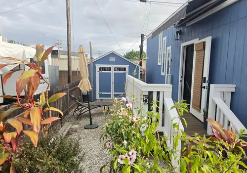 Amazing Tiny Home on wheels with catwalk! detail photo 2