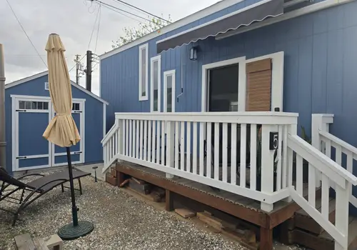 Amazing Tiny Home on wheels with catwalk! detail photo 3
