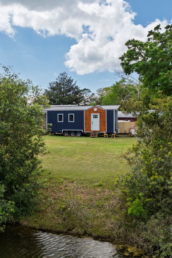 Certified, downstair sleeping, full size kitchen and bath