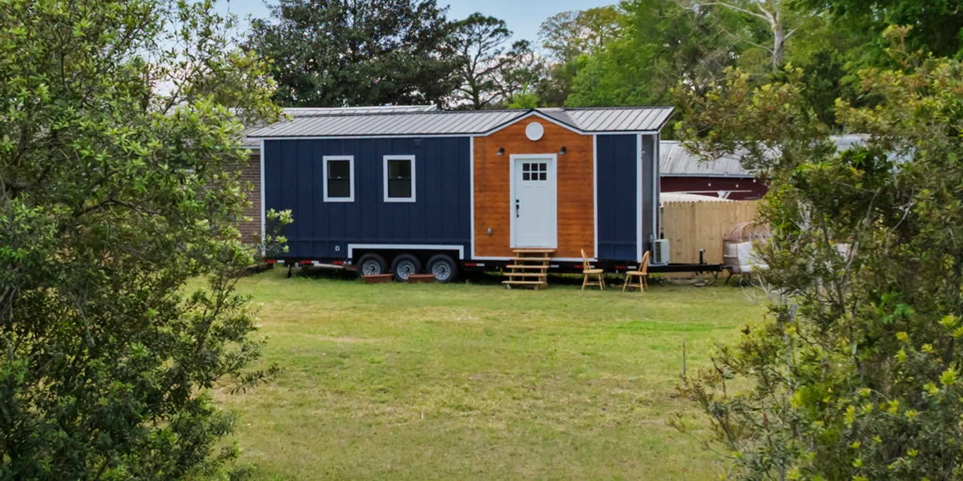 Checking Out Florida's Alternative Housing Market: 6 Insights into Tiny Homes and Converted Buses hero image