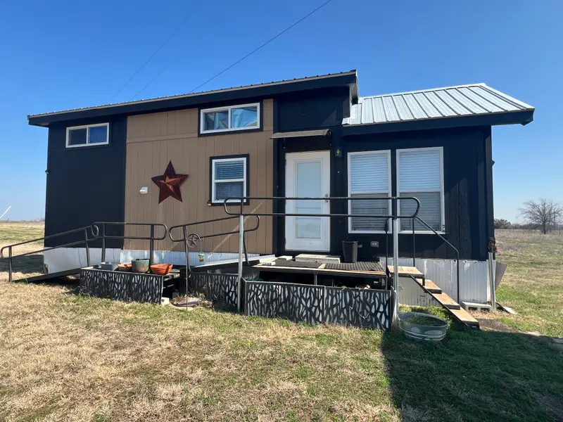 399 Tiny Home in Texas — 1 bedroom Tiny House — 399 sqft for sale in Godley, Texas