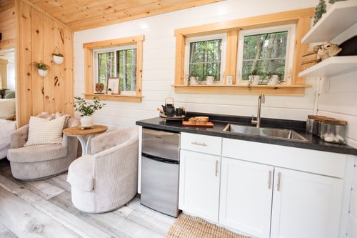 For Sale! Beautiful 2025 Tiny Home–Delivery help available! image 4