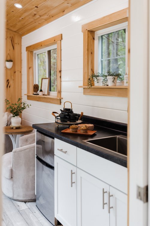 For Sale! Beautiful 2025 Tiny Home–Delivery help available! image 5