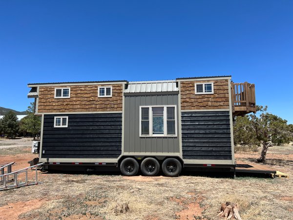 For Sale: Ulla's Stunning Custom 2017 Tiny Home – Move-In Ready !