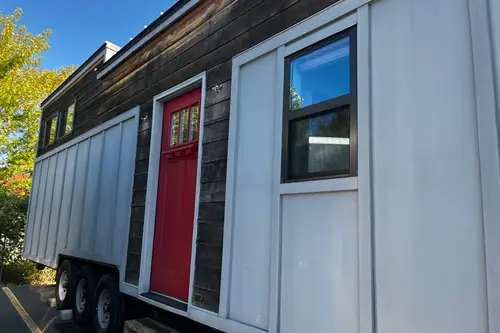 NOAH Certified Tiny Home on Wheels - 1 bedroom Tiny House 400 sqft in Asheville, North Carolina