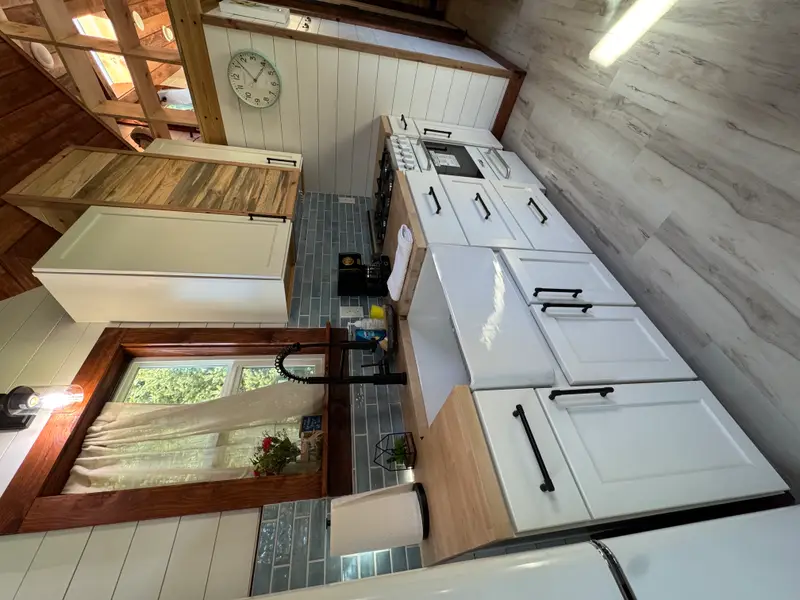 24’ STUNNING custom Tiny home photo 3