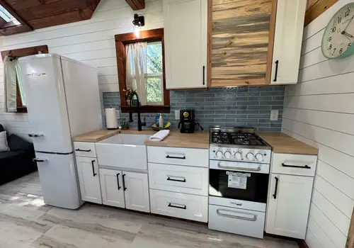 24’ STUNNING custom Tiny home detail photo 5
