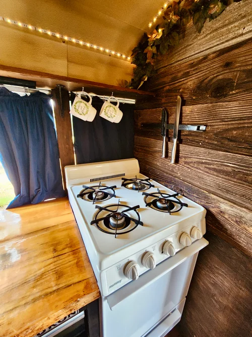 Renovated Skoolie For Sale! 1983 S6000 Bluebird in Washington! image 4