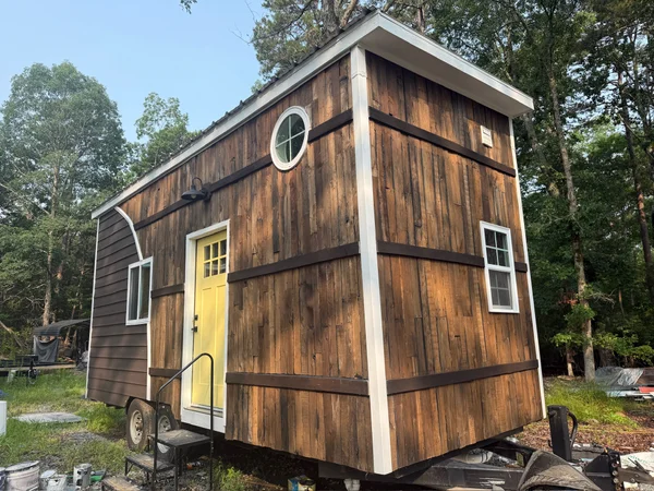 Custom-Built Tiny Home – Compact, Comfortable & Road-Ready