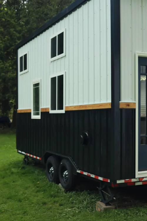 Move-In Ready 2025 Tiny House on Wheels For Sale! image 4
