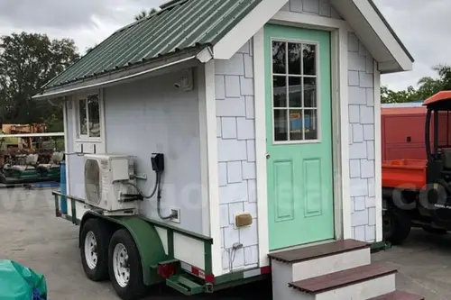 trailer mounted tiny house with solar powered energy - 1 bedroom Tiny House 300 sqft in jacksonville, Florida