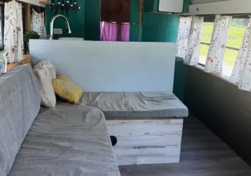 For Sale - Custom 1998 Freightliner Skoolie! Off-Grid Ready image 4