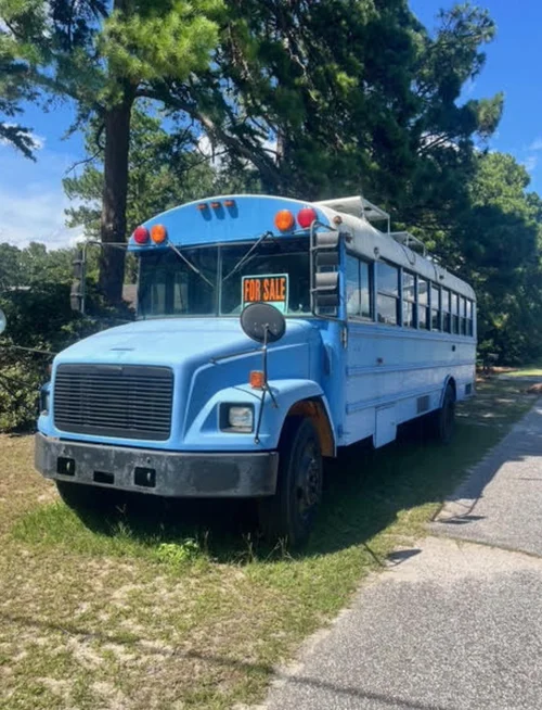 For Sale - Custom 1998 Freightliner Skoolie! Off-Grid Ready image 2