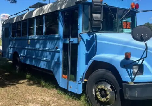 For Sale - Custom 1998 Freightliner Skoolie! Off-Grid Ready image 3