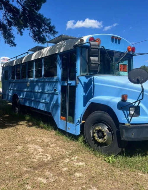For Sale - Custom 1998 Freightliner Skoolie! Off-Grid Ready image 3