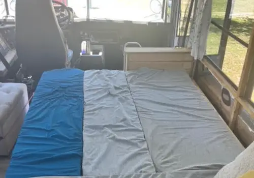 For Sale - Custom 1998 Freightliner Skoolie! Off-Grid Ready image 5