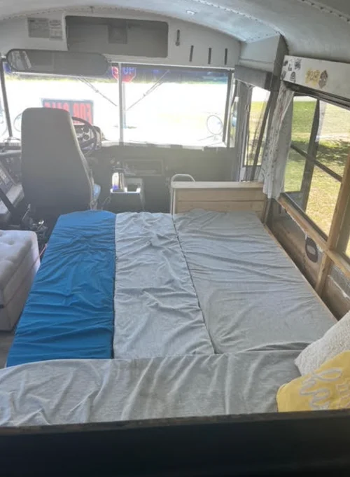 For Sale - Custom 1998 Freightliner Skoolie! Off-Grid Ready image 5