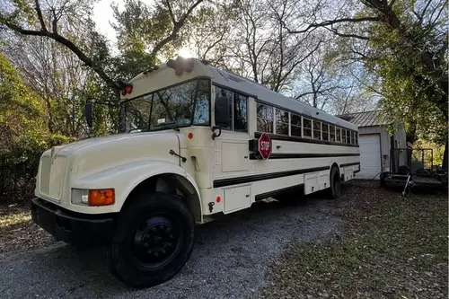 PRICE DROP! Converted Renovated 2004 International Skoolie! - Converted Bus 260 sqft in Oklahoma City, Oklahoma