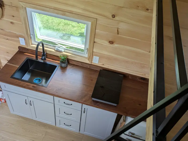 New Luxury 30' Tiny Home On Wheels photo 4