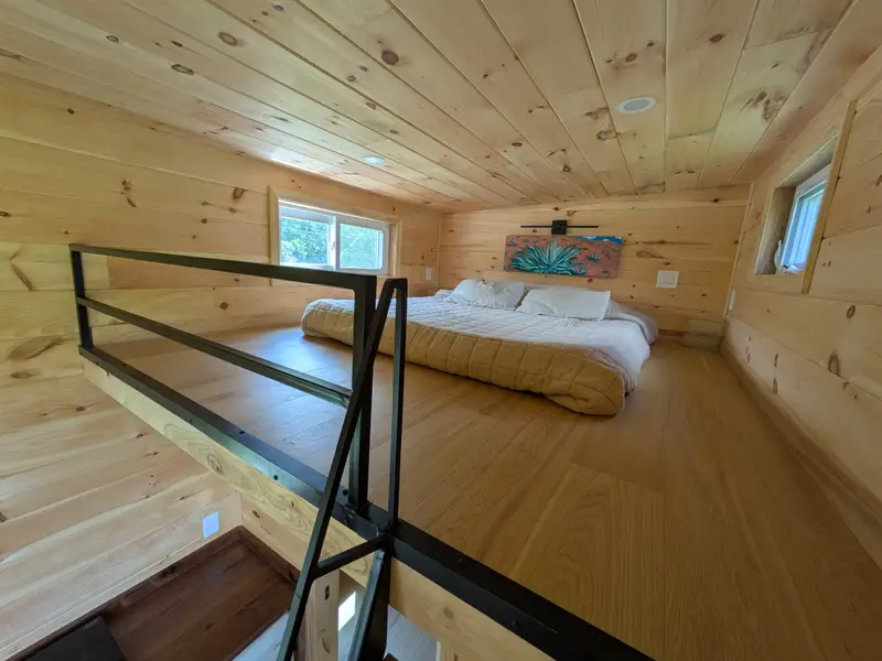 New Luxury 30' Tiny Home On Wheels photo 3
