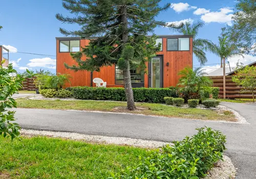 ESCAPE One XL Tiny Home for Sale – Near Tampa, FL image 2