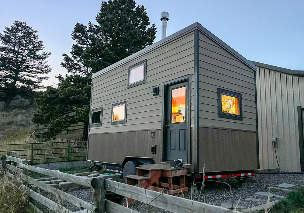 Winter-Ready 20' Tiny Home - Wood Stove, W/D image 1