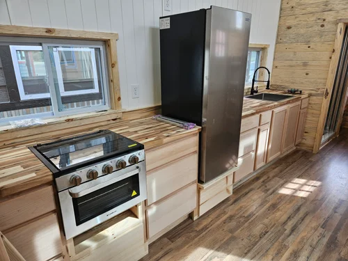 28' Tiny Home w/ Off Grid Package! image 2