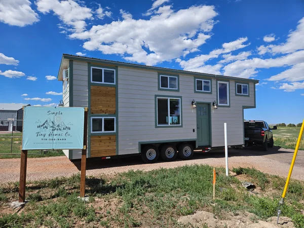 28' Tiny Home w/ Off Grid Package!