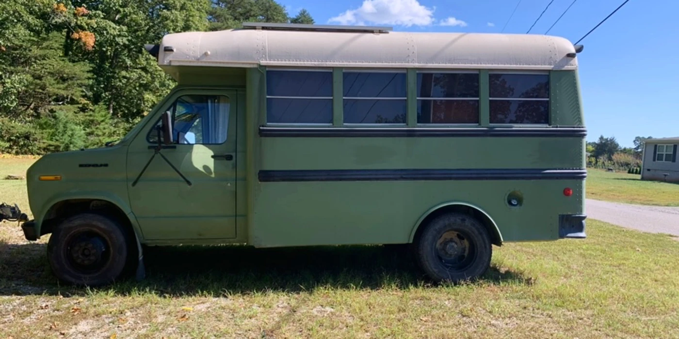 Checking Out Skoolies: Your full breakdown to Converted Bus Living hero image