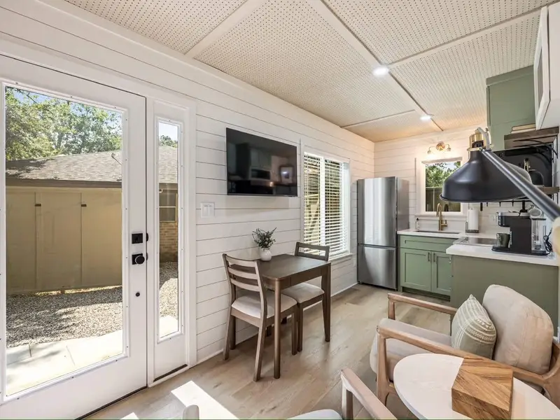 Turnkey Modern Shipping Container Home Comes Fully Furnished photo 4