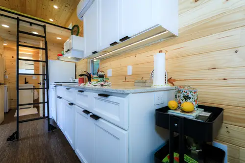 Back in the Market: Steel-Framed, Solar-Powered Tiny Home with Soaking Tub! - 1 bedroom Tiny House 388 sqft in Linn Creek, Missouri