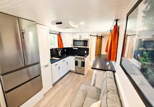 For Sale! Farmhouse-Style Tiny Home on Wheels – Move-In Ready image 4