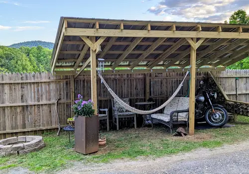 IN COMMUNITY - Bright Turnkey THOW with Blue Ridge Parkway Views! detail photo 4